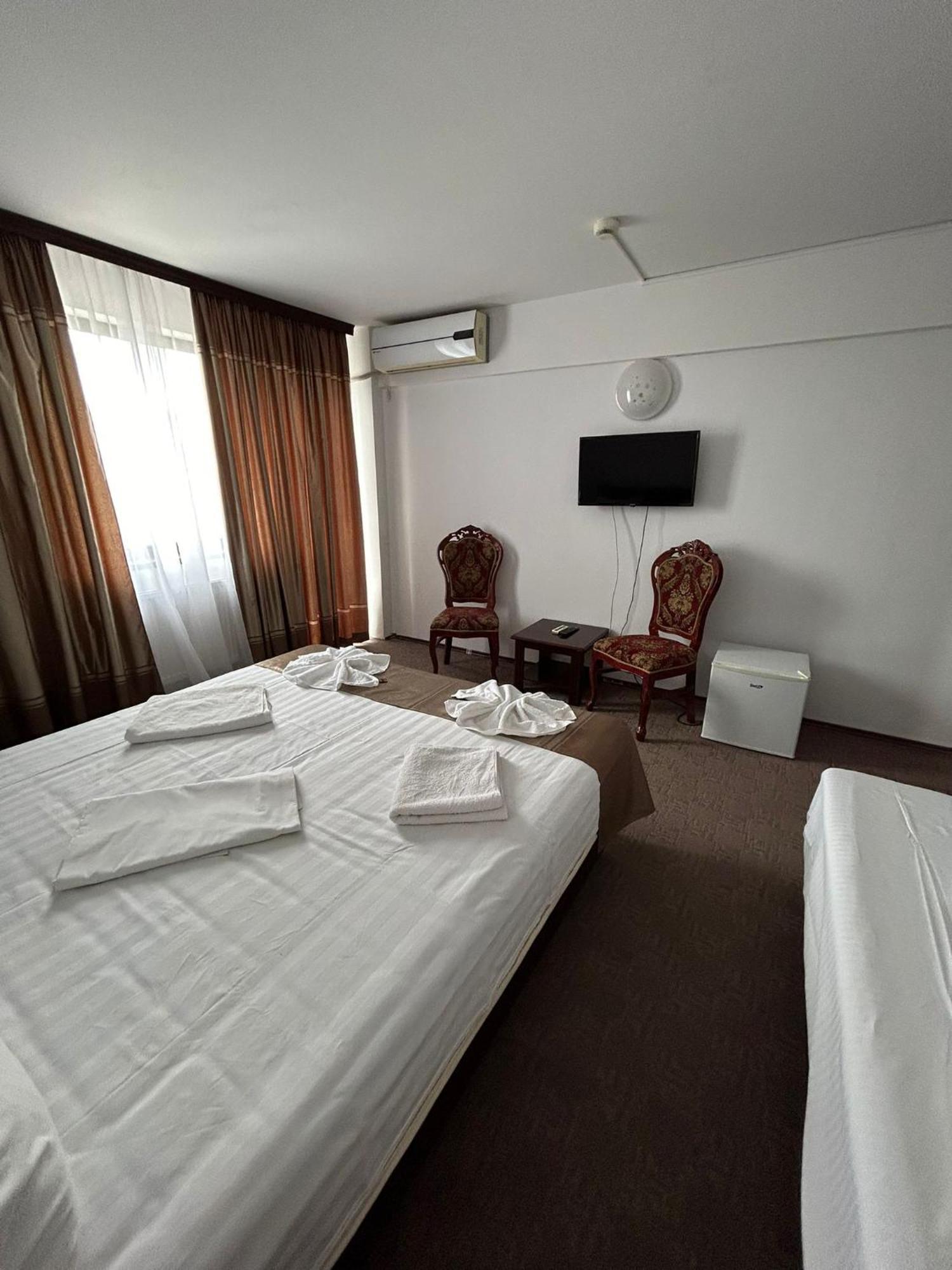 Orient Mamaia Nord Hotell Năvodari Exteriör bild
