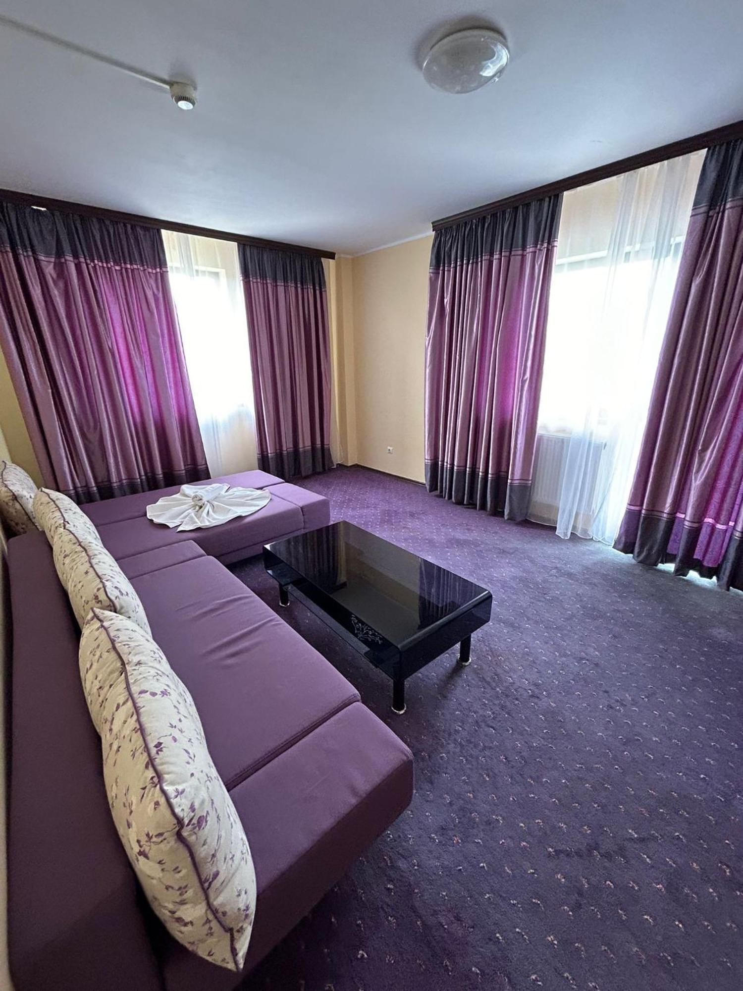 Orient Mamaia Nord Hotell Năvodari Exteriör bild