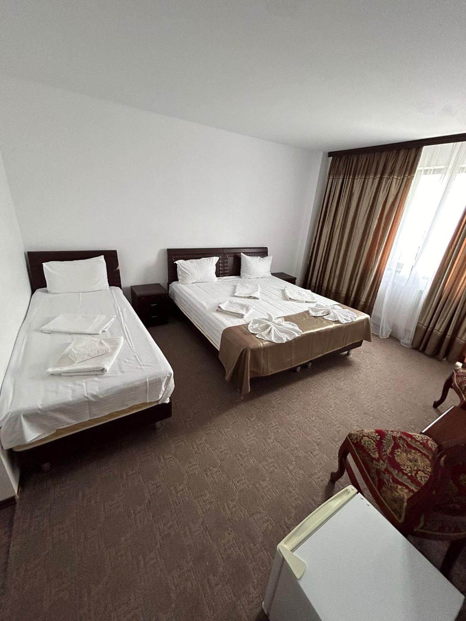 Orient Mamaia Nord Hotell Năvodari Exteriör bild