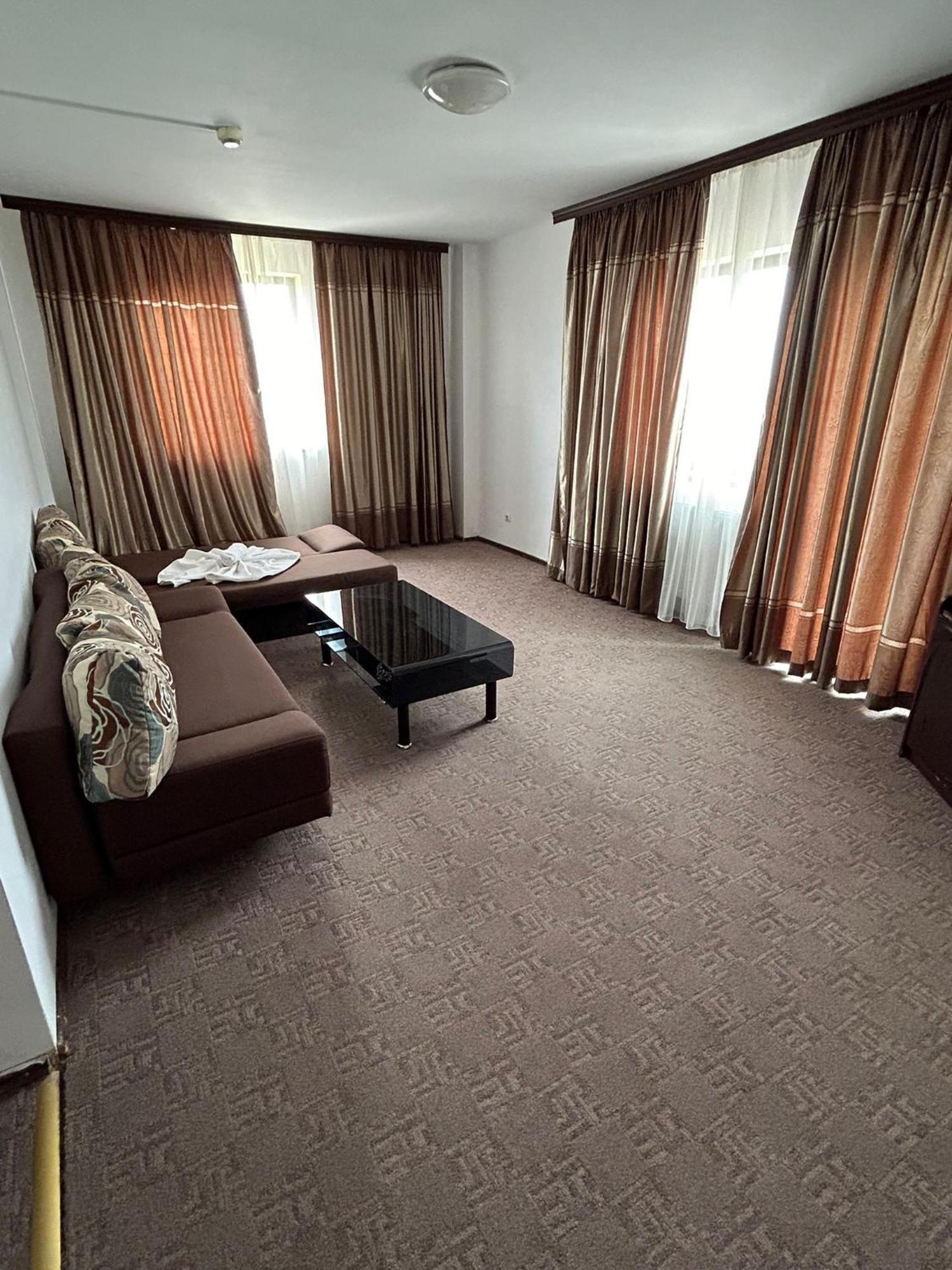 Orient Mamaia Nord Hotell Năvodari Exteriör bild