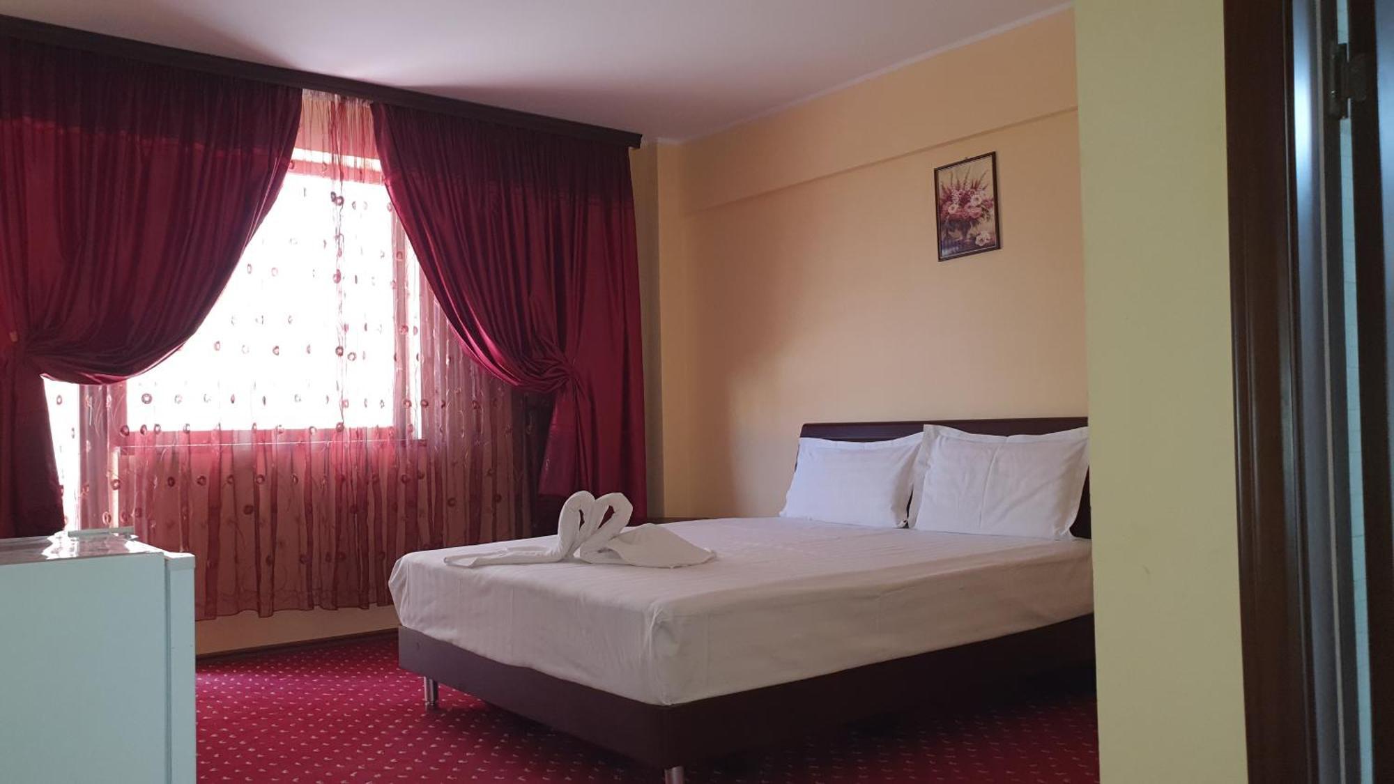 Orient Mamaia Nord Hotell Năvodari Exteriör bild