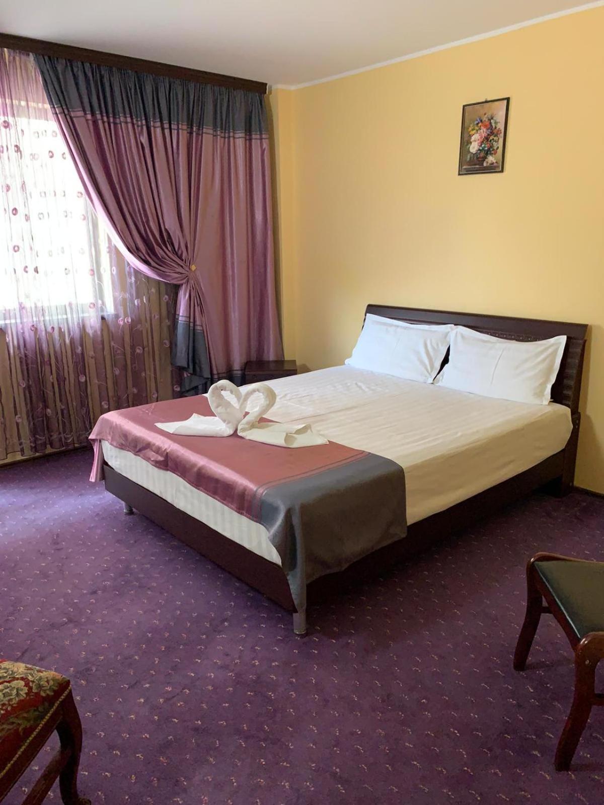 Orient Mamaia Nord Hotell Năvodari Exteriör bild